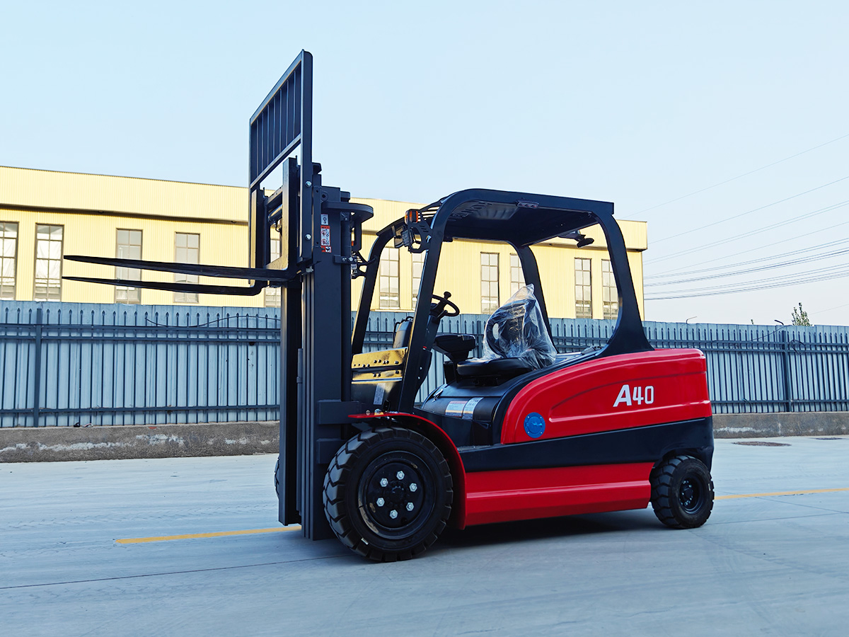 Explore the 2025 New Electric Forklift Buying Guide. Learn about eco-friendly electric forklifts, factors to consider when buying, and where to find the best electric forklift dealers.
